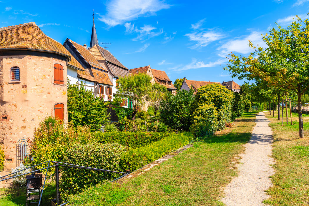 Vue des remparts de Bergheim village en Alsace