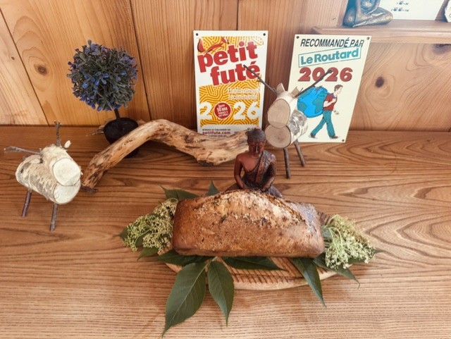 Gâteau à l'ortie et fleur de sureau du Manoir des Sens 